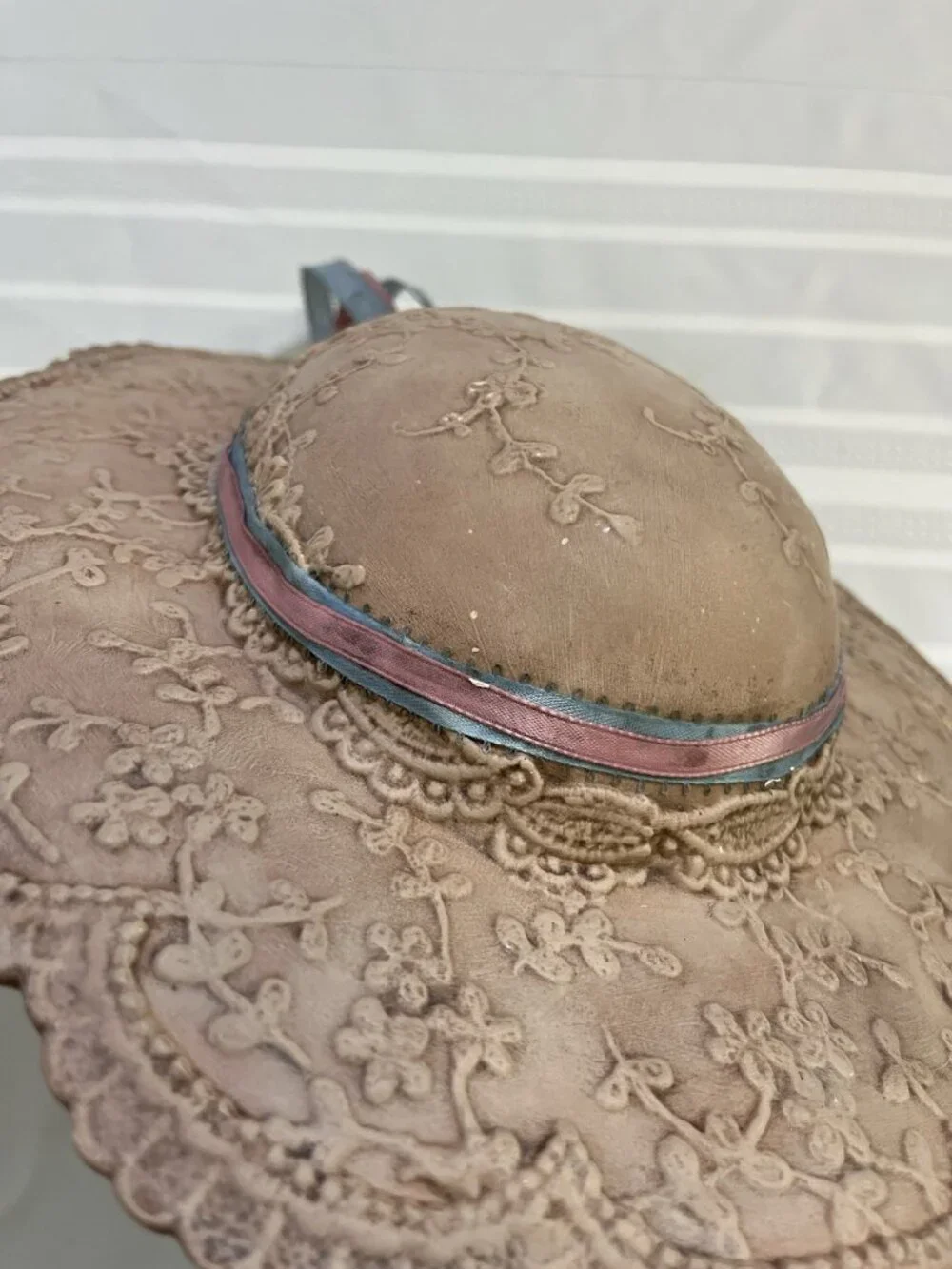 VTG Lace Bonnet Wall Pocket Cottagecore Victorian Nursery Chalkware Decor Boho